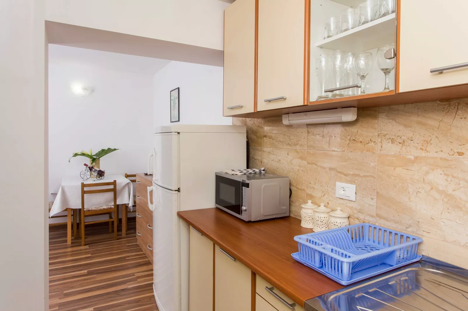 Apartments Djurkovic - One-Bedroom Apartment with Shared Terrace and Sea View-Küche