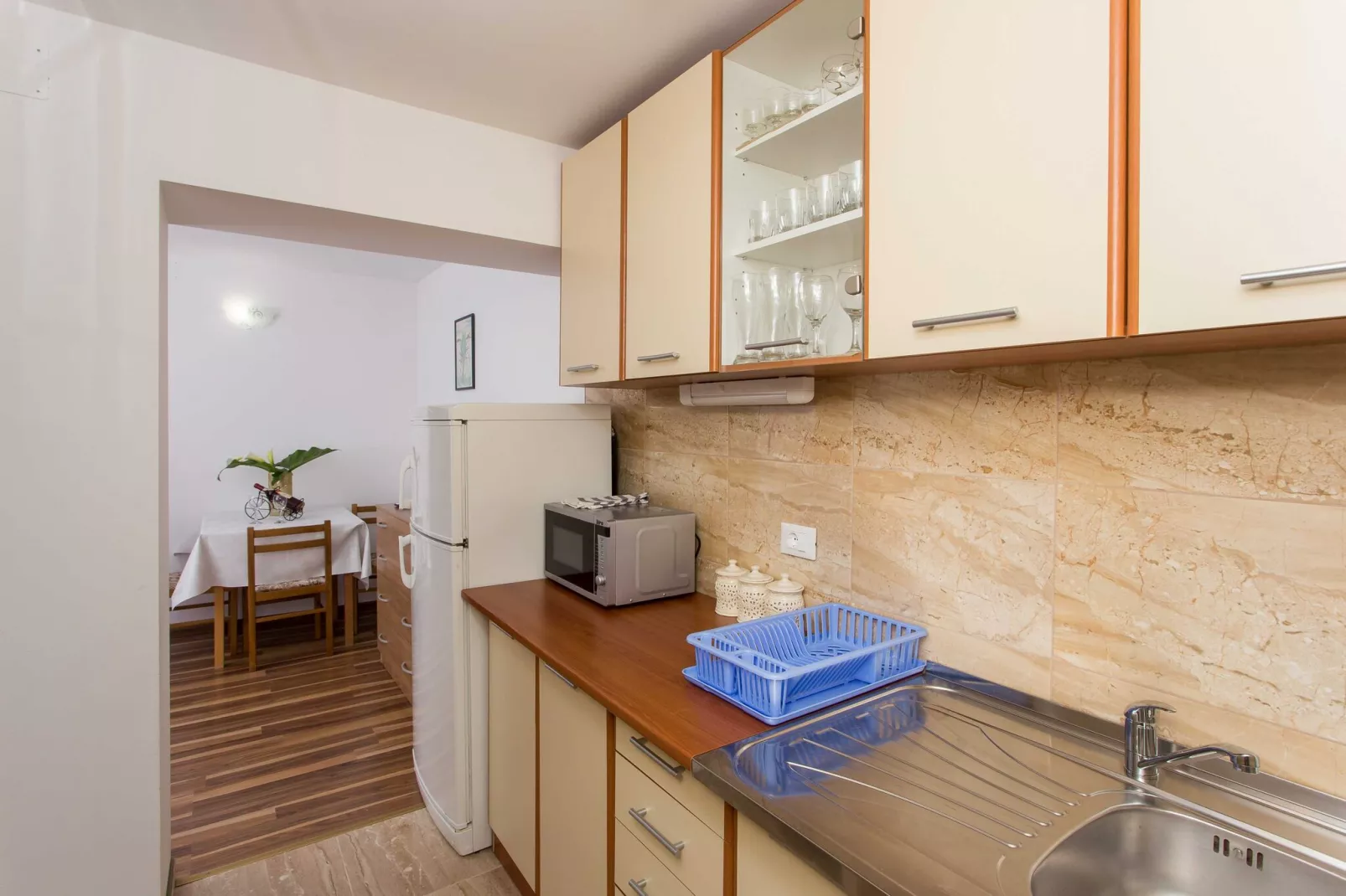 Apartments Djurkovic - One-Bedroom Apartment with Shared Terrace and Sea View-Küche