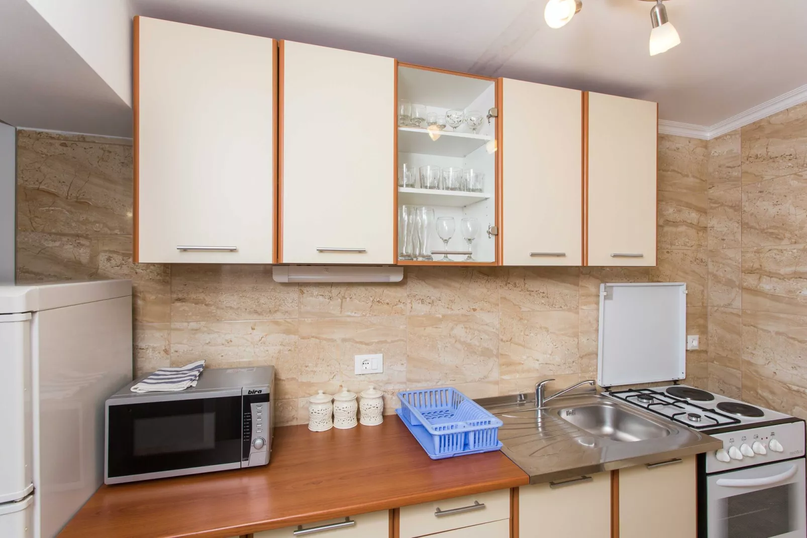 Apartments Djurkovic - One-Bedroom Apartment with Shared Terrace and Sea View-Küche