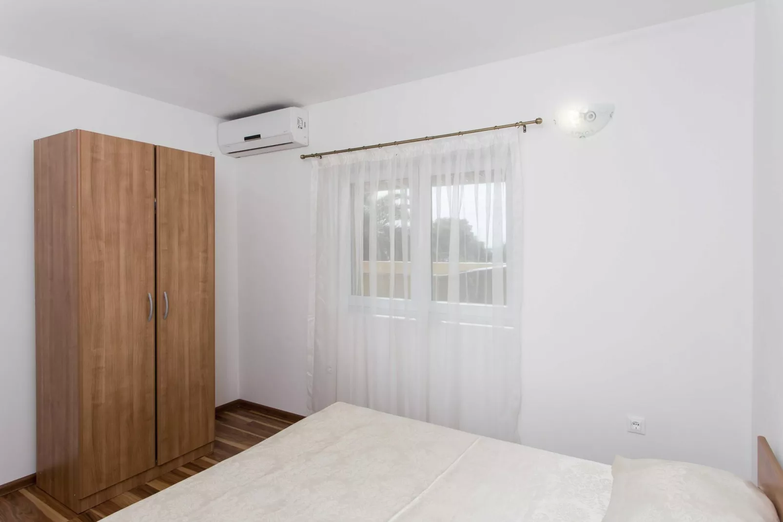 Apartments Djurkovic - One-Bedroom Apartment with Shared Terrace and Sea View-Schlafzimmer