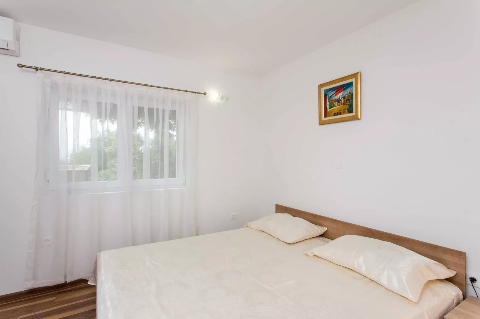 Apartments Djurkovic - One-Bedroom Apartment with Shared Terrace and Sea View-Schlafzimmer