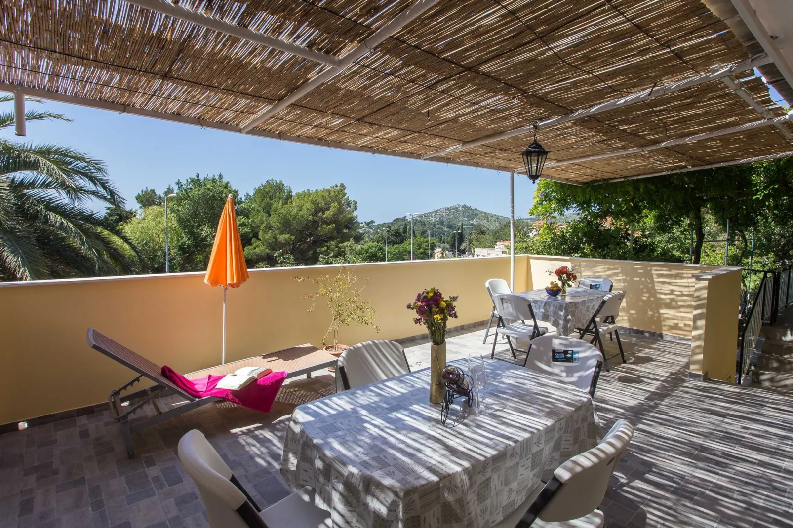Apartments Djurkovic - One-Bedroom Apartment with Shared Terrace and Sea View-Terrasse