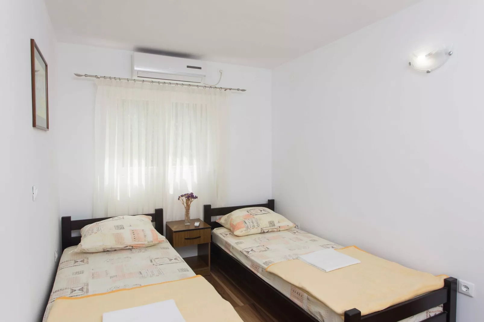 Apartments Djurkovic - Two-Bedroom Apartment with Shared Terrace and Sea View-Bedroom