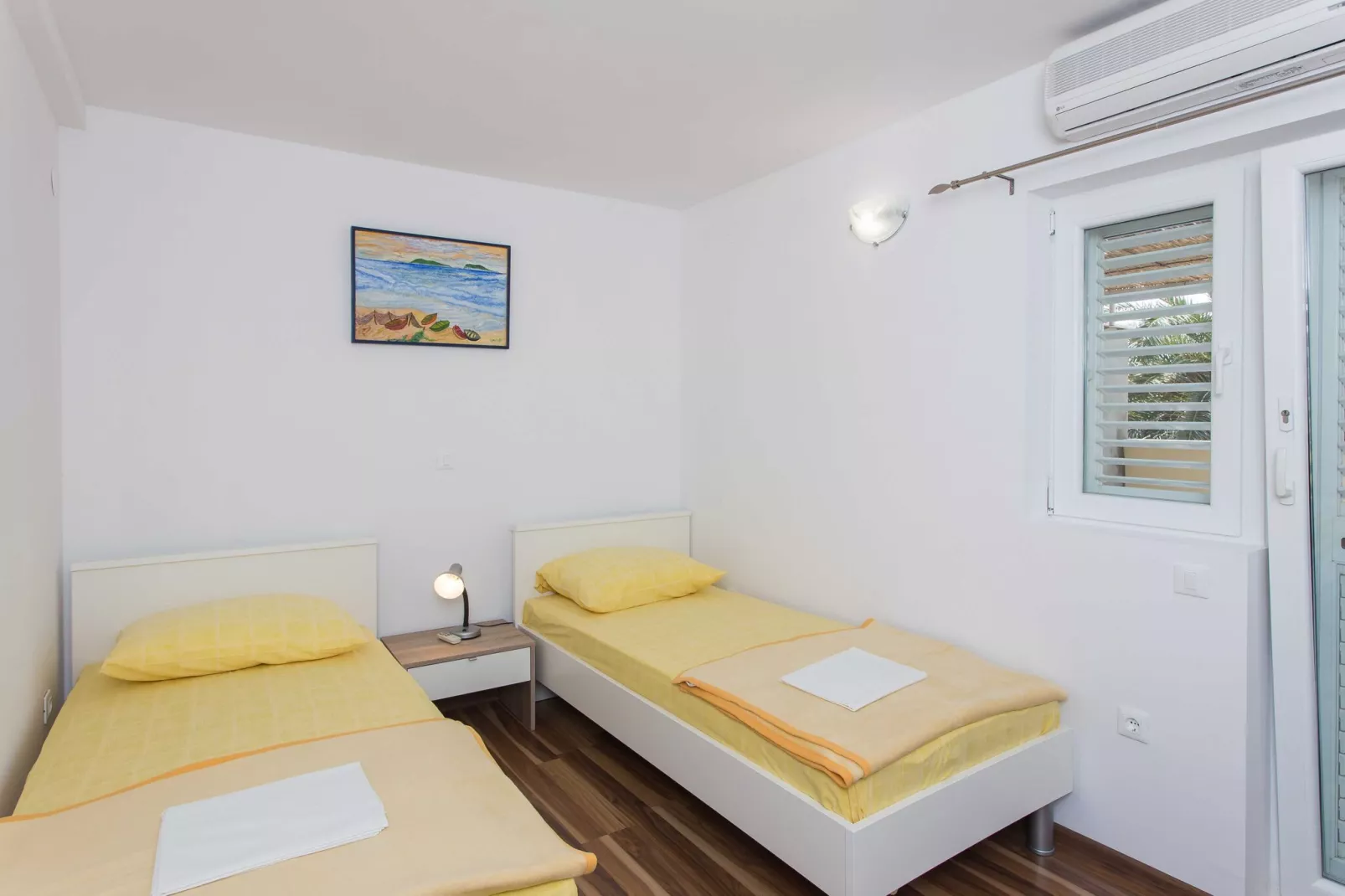 Apartments Djurkovic - Two-Bedroom Apartment with Shared Terrace and Sea View-Bedroom