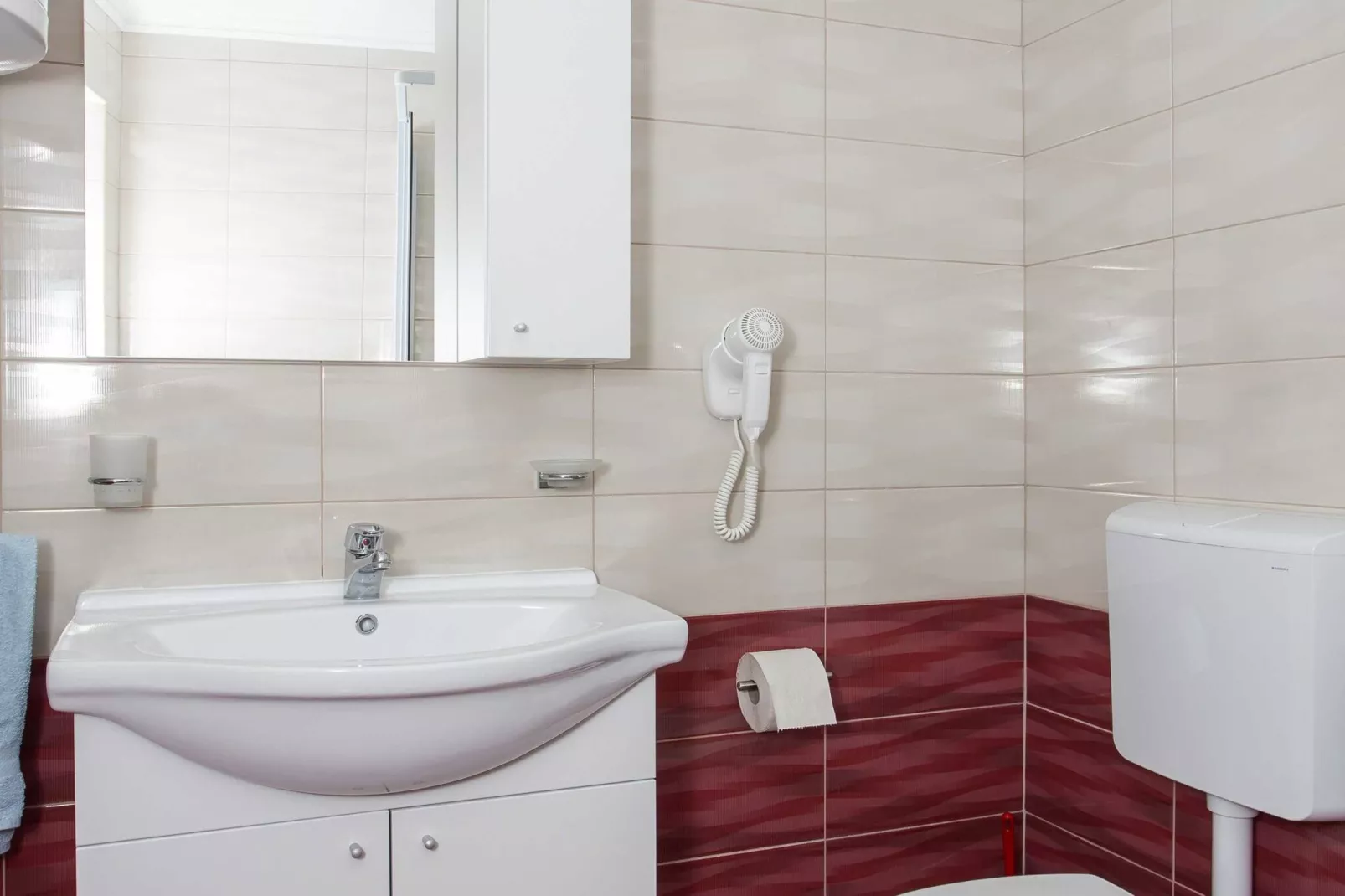 Apartments Djurkovic - Two-Bedroom Apartment with Shared Terrace and Sea View-Bathroom