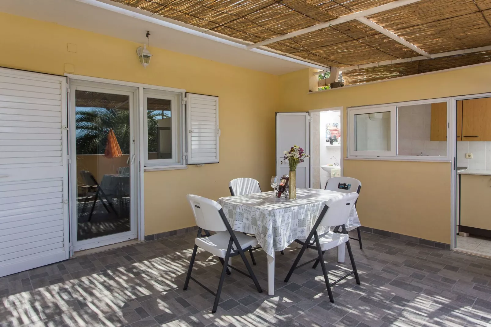 Apartments Djurkovic - Two-Bedroom Apartment with Shared Terrace and Sea View-Terrace