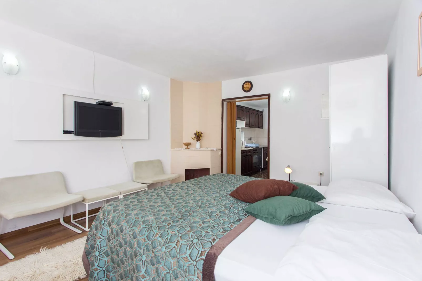 Apartments Djurkovic - Deluxe One-Bedroom Apartment with Balcony and Garden View-Bedroom