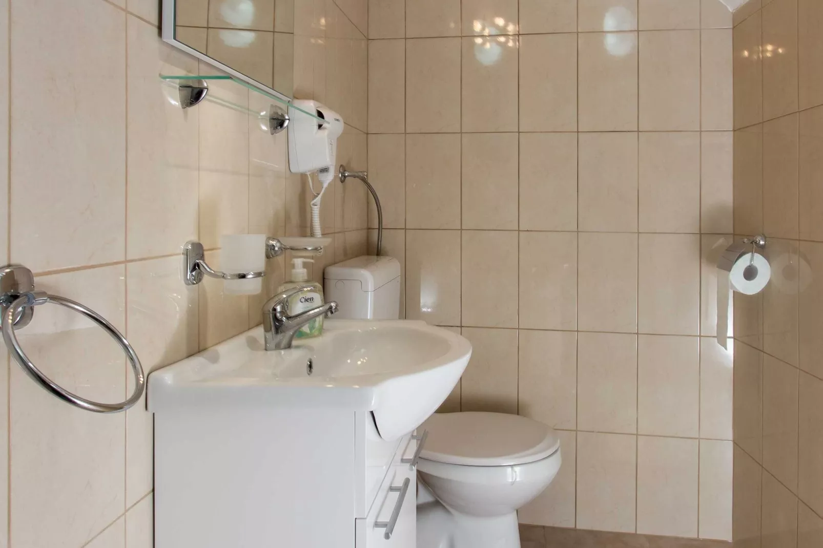 Apartments Djurkovic - Deluxe One-Bedroom Apartment with Balcony and Garden View-Bathroom