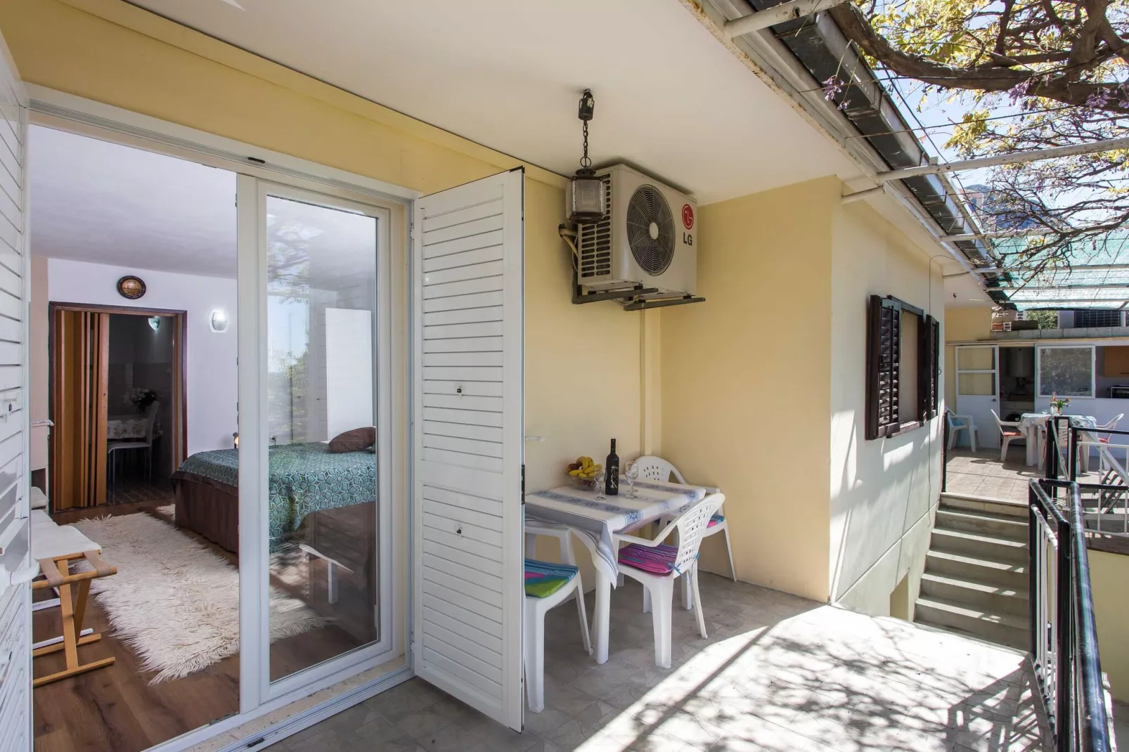 Apartments Djurkovic - Deluxe One-Bedroom Apartment with Balcony and Garden View-Terrace