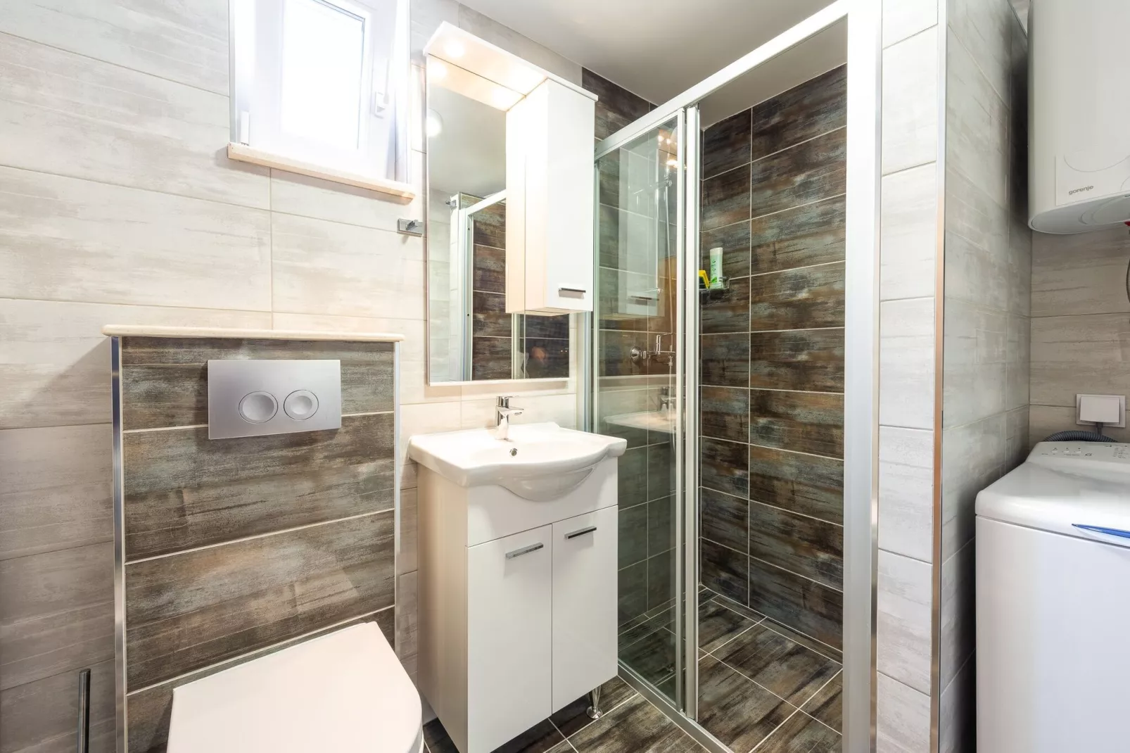 Apartments Lucija - One Bedroom Apartment with Terrace-Bathroom