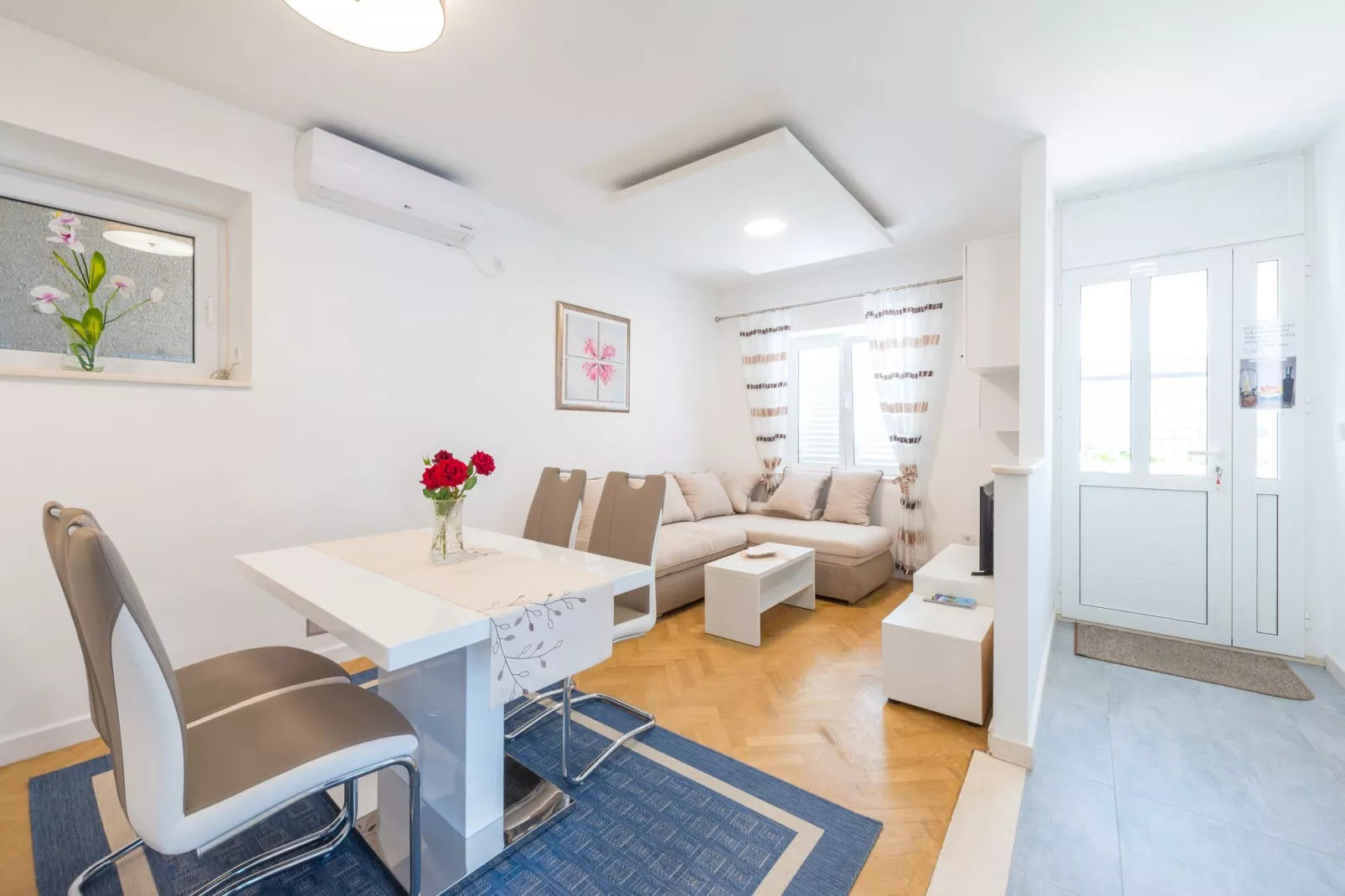 Apartments Lucija - Two Bedroom Apartment with Balcony and Sea View-Living room