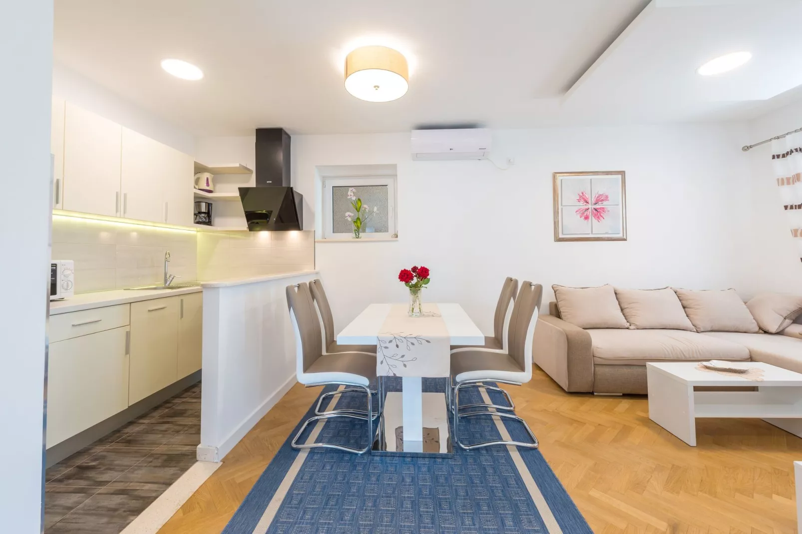 Apartments Lucija - Two Bedroom Apartment with Balcony and Sea View-Dining room