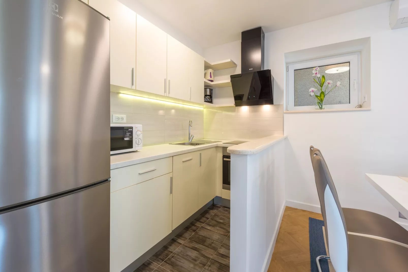 Apartments Lucija - Two Bedroom Apartment with Balcony and Sea View-Kitchen