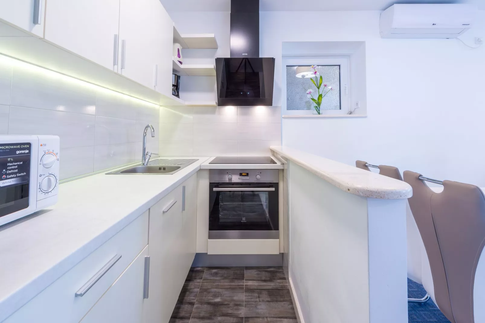 Apartments Lucija - Two Bedroom Apartment with Balcony and Sea View-Kitchen