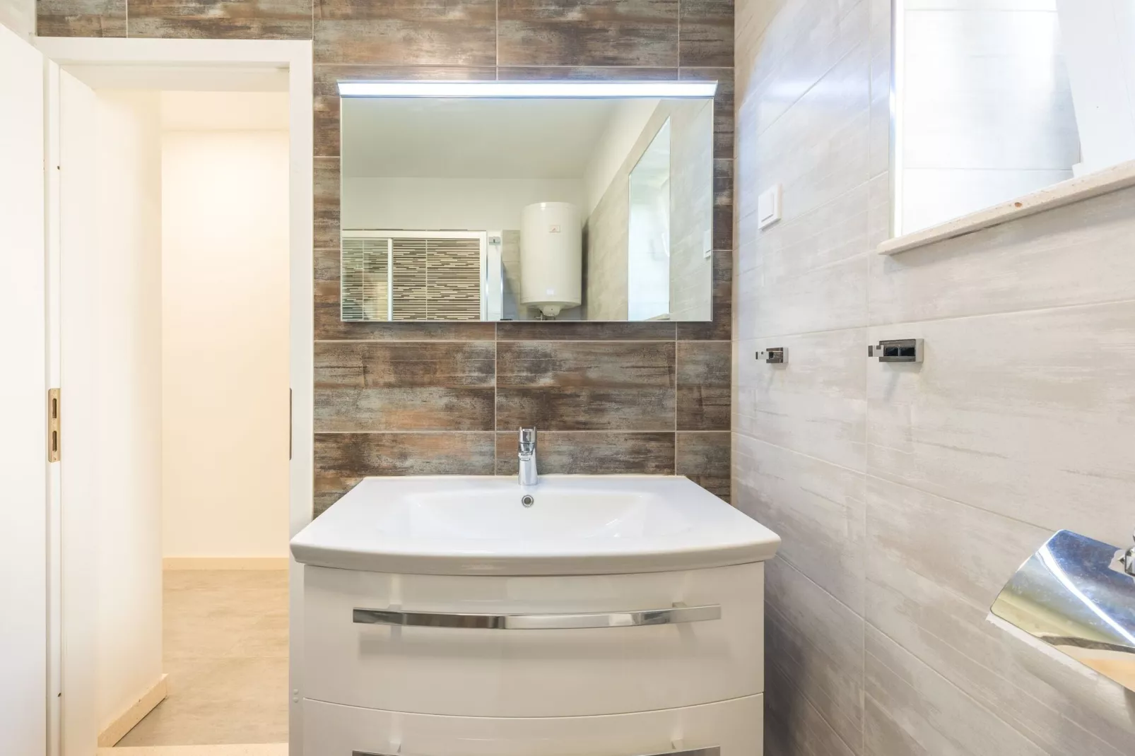 Apartments Lucija - Two Bedroom Apartment with Balcony and Sea View-Bathroom