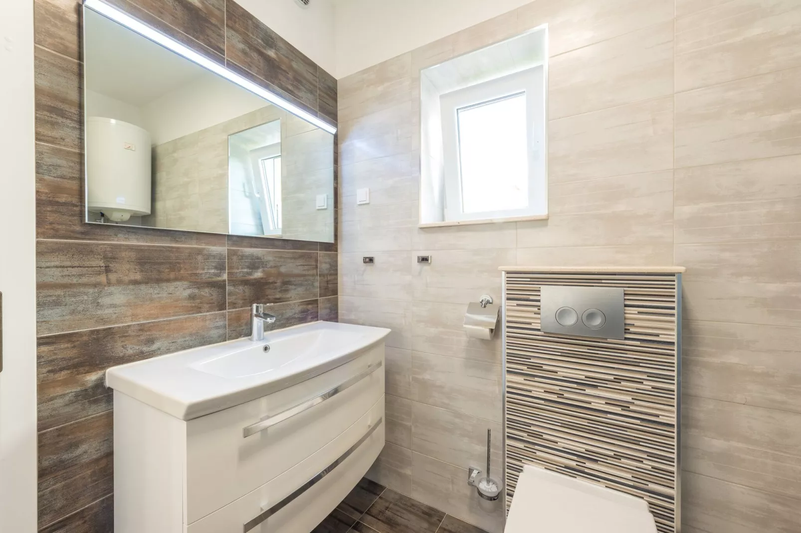 Apartments Lucija - Two Bedroom Apartment with Balcony and Sea View-Bathroom