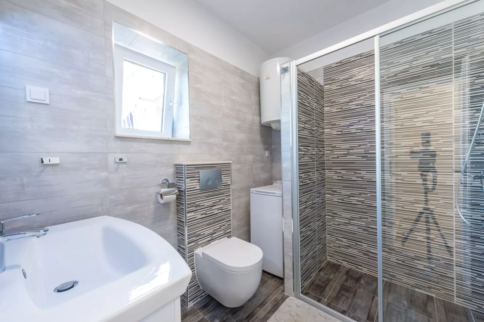 Apartments Lucija - Two Bedroom Apartment with Balcony and Sea View-Bathroom