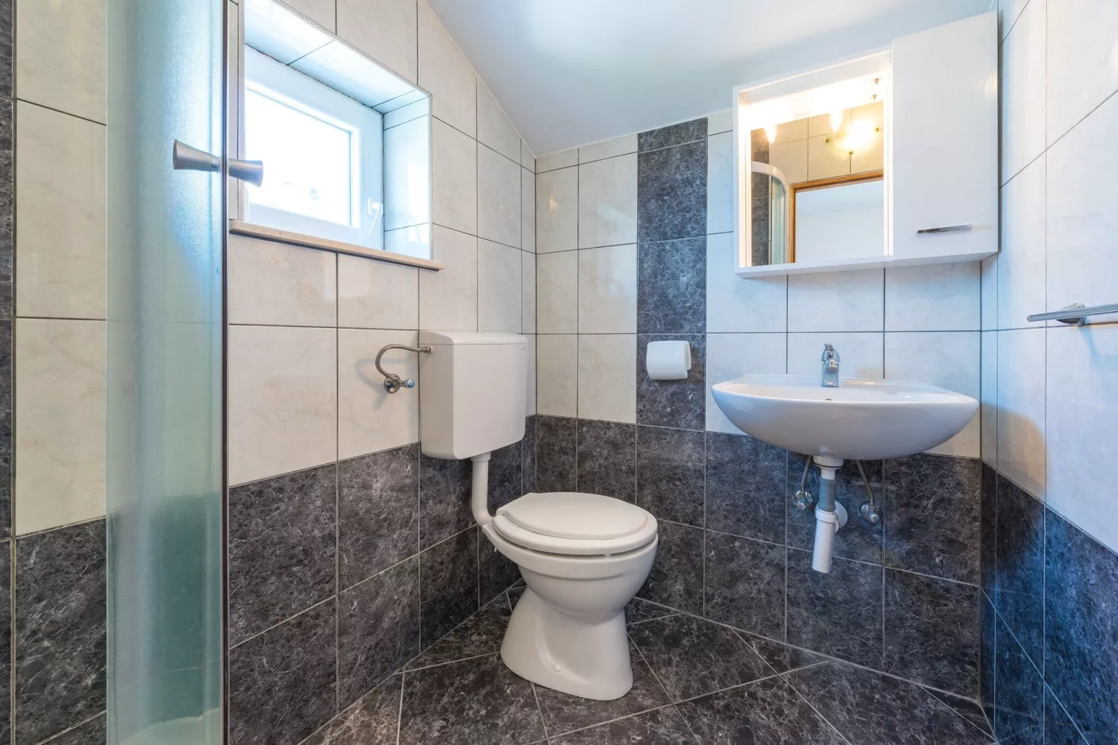 Apartments Lucija - Three Bedroom Apartment with Terrace and Sea View-Bathroom