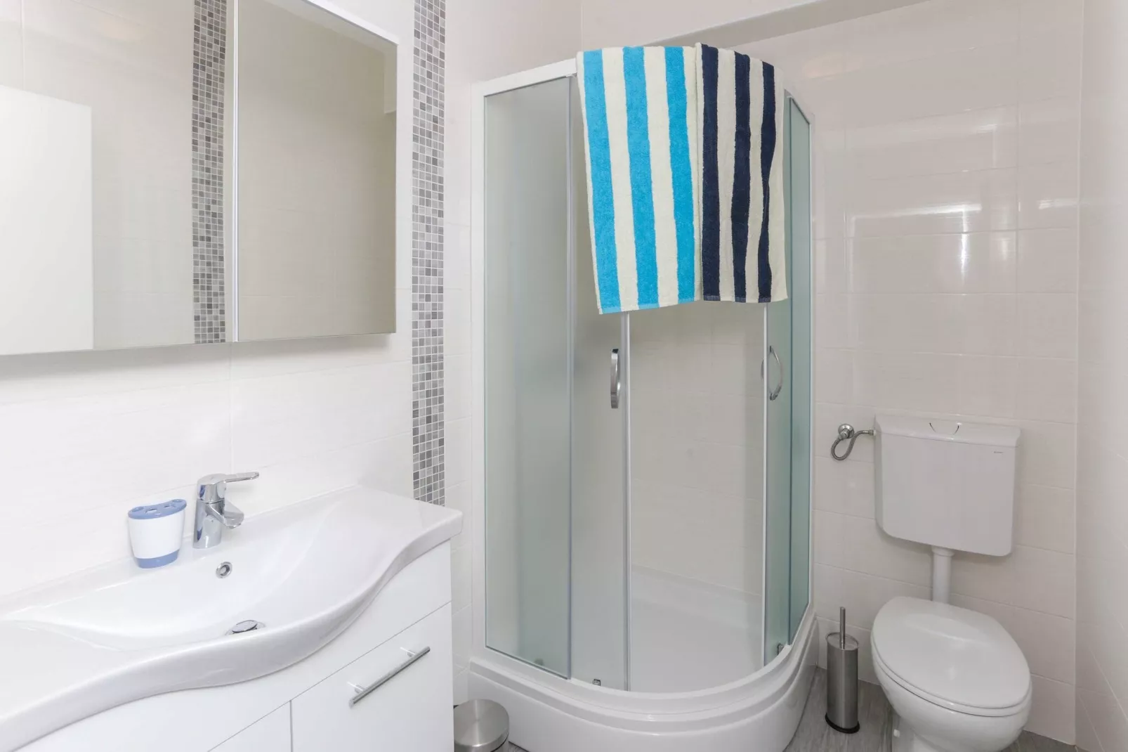 Apartments Villa Karmen - Comfort One-Bedroom Apartment with Terrace (Marine)-Bathroom