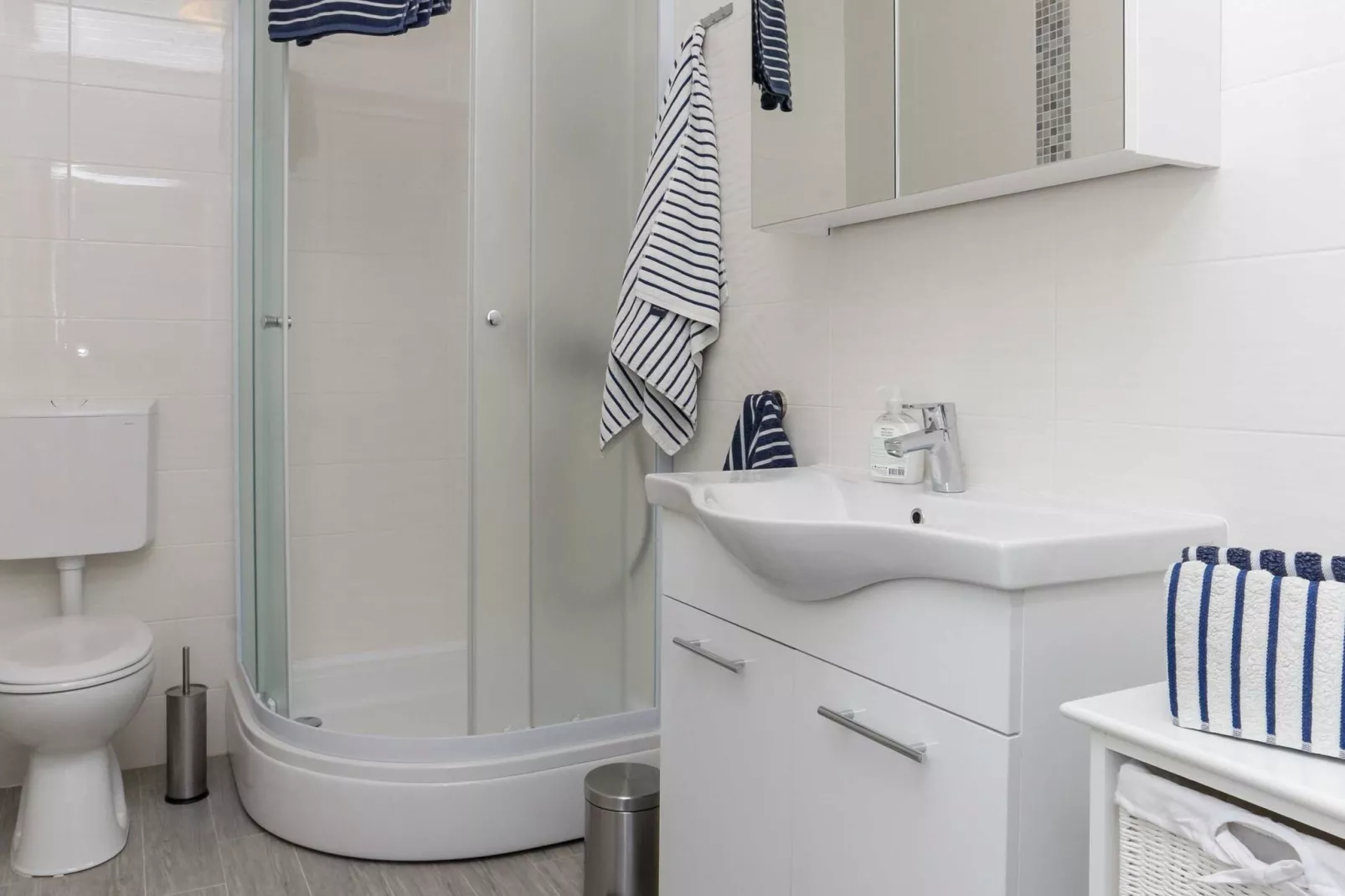 Apartments Villa Karmen - One-Bedroom Apartment (Viktor)-Bathroom