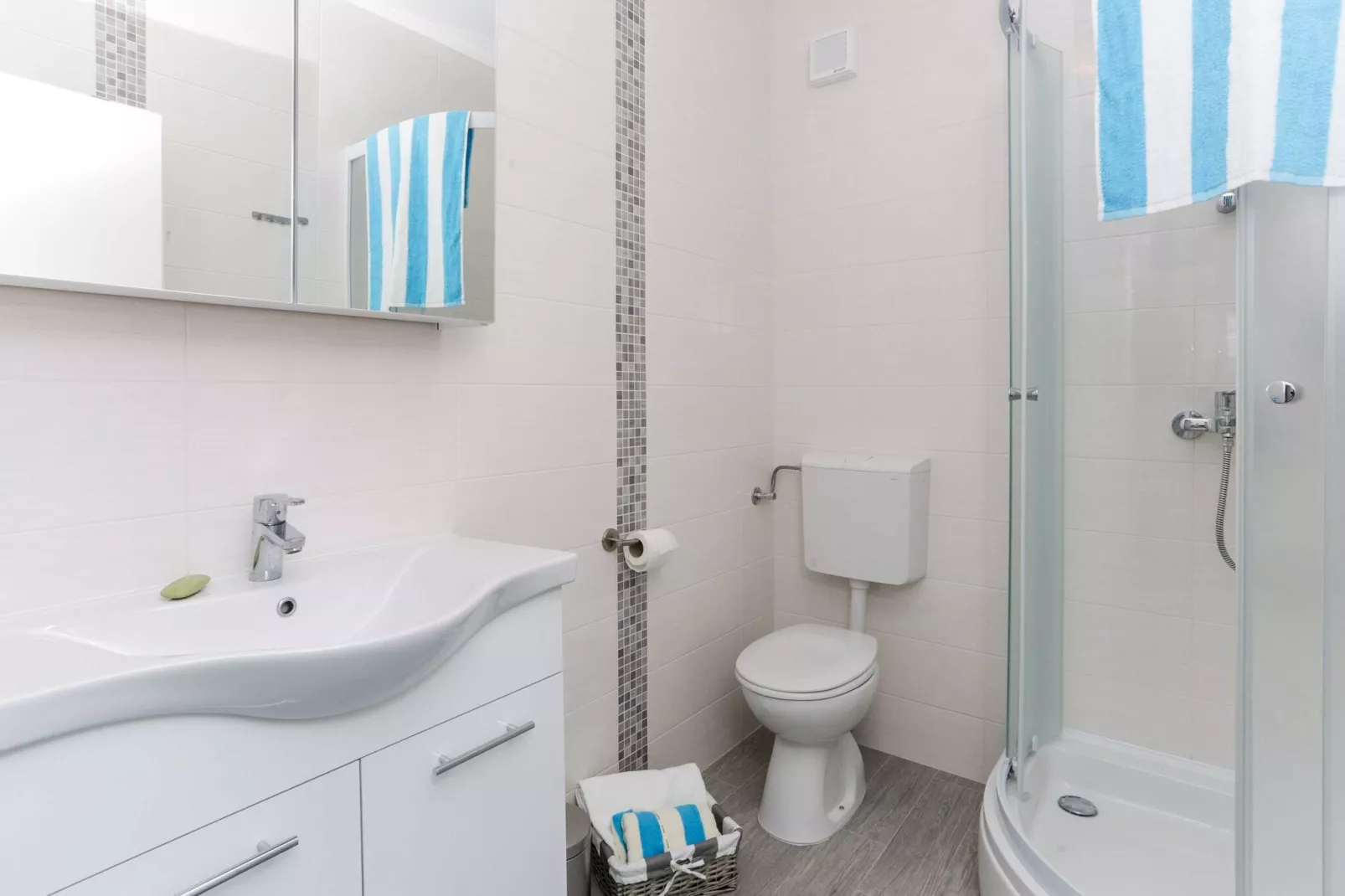 Apartments Villa Karmen - Two-Bedroom Apartment with Balcony and Sea View (Luči)-Bathroom