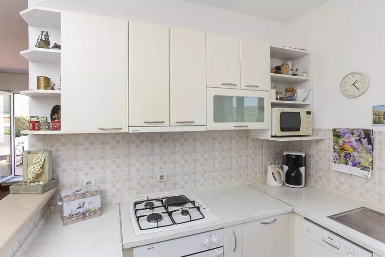 Apartment Alma - Two Bedroom Apartment with Terrace and Sea View-Kitchen