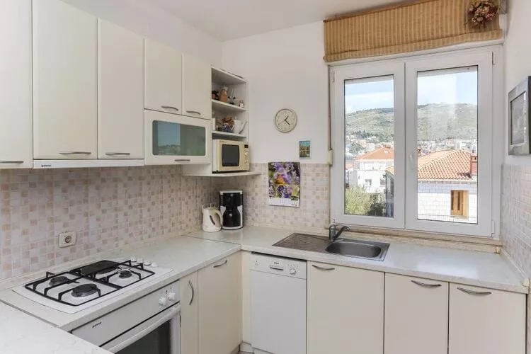 Apartment Alma - Two Bedroom Apartment with Terrace and Sea View-Kitchen