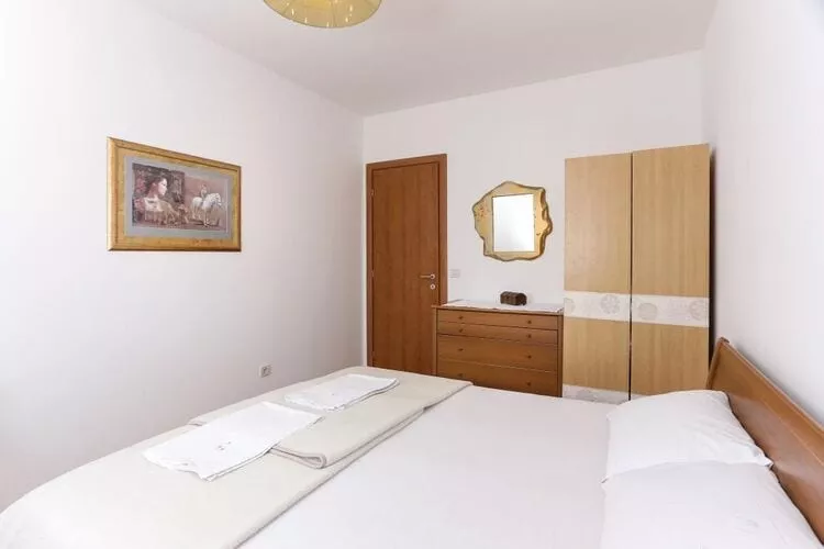 Apartment Alma - Two Bedroom Apartment with Terrace and Sea View-Bedroom