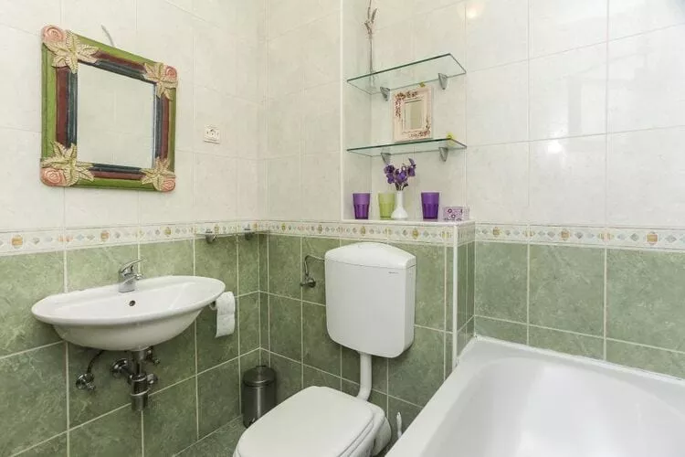 Apartment Alma - Two Bedroom Apartment with Terrace and Sea View-Bathroom
