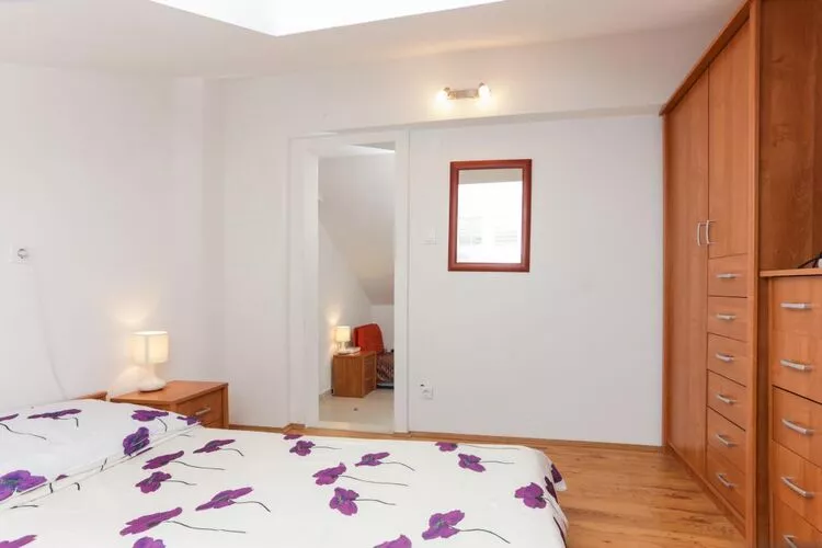 Apartments Larica - One Bedroom Apartment-Chambre