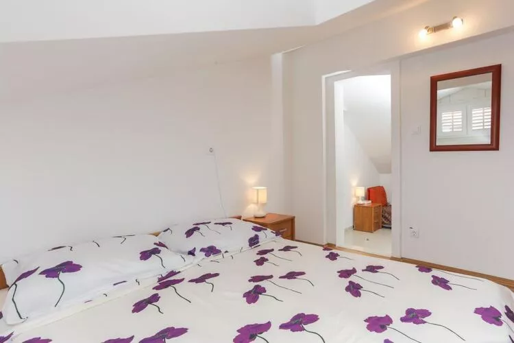 Apartments Larica - One Bedroom Apartment-Chambre