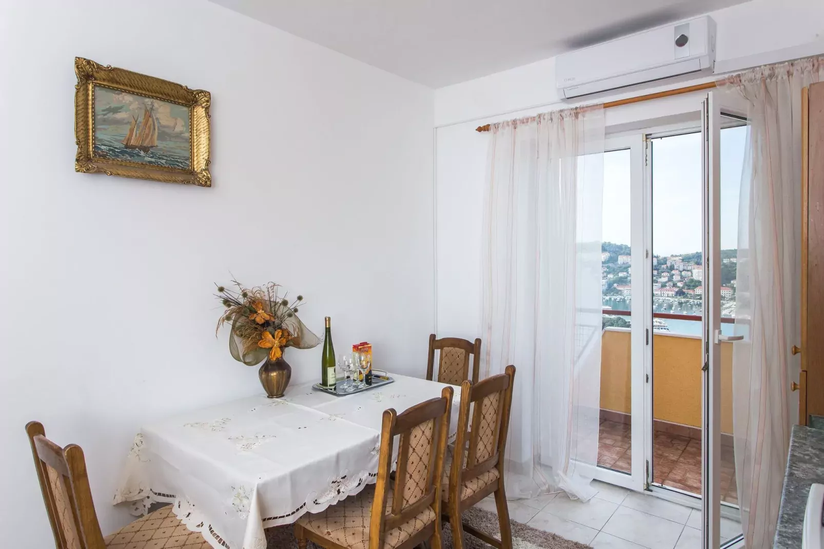 Apartment Marisol - One Bedroom Apartment with Balcony and Sea View-Salle à manger