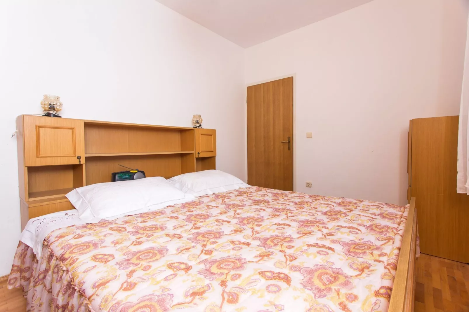 Apartment Marisol - One Bedroom Apartment with Balcony and Sea View-Chambre