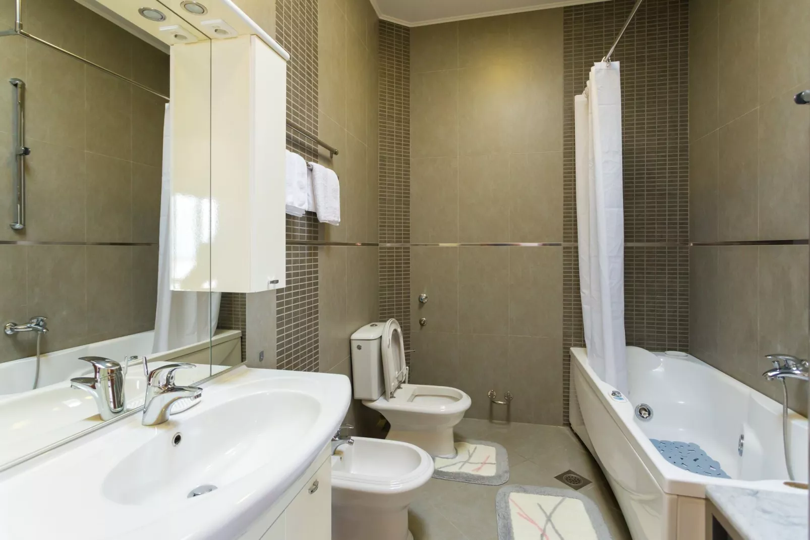 Apartment Sun & Sky - Two Bedroom Apartment with Balcony and Sea View-Badezimmer