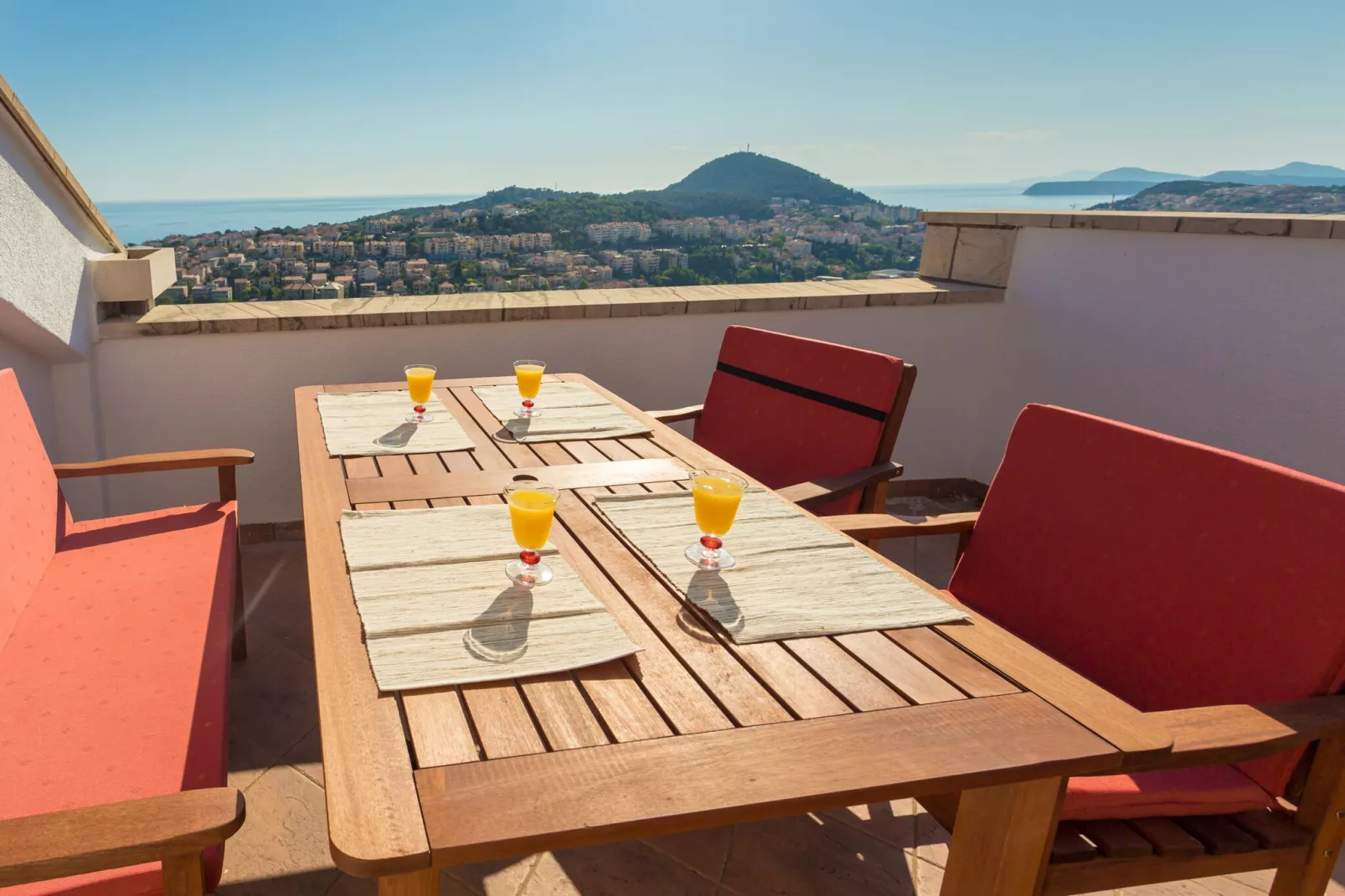 Apartment Sun & Sky - Two Bedroom Apartment with Balcony and Sea View-Terrassenbalkon