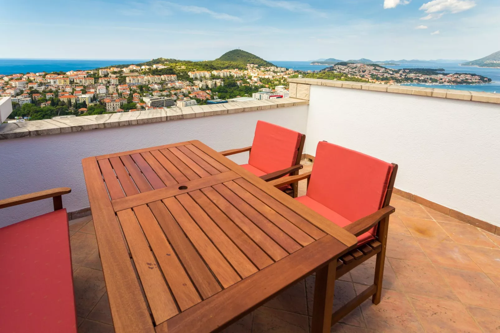 Apartment Sun & Sky - Two Bedroom Apartment with Balcony and Sea View-Terrassenbalkon