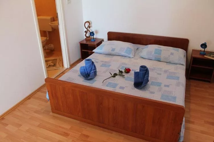 Apartments Lozica  - Comfort Studio Apartment with Terrace and Sea View-Bedroom