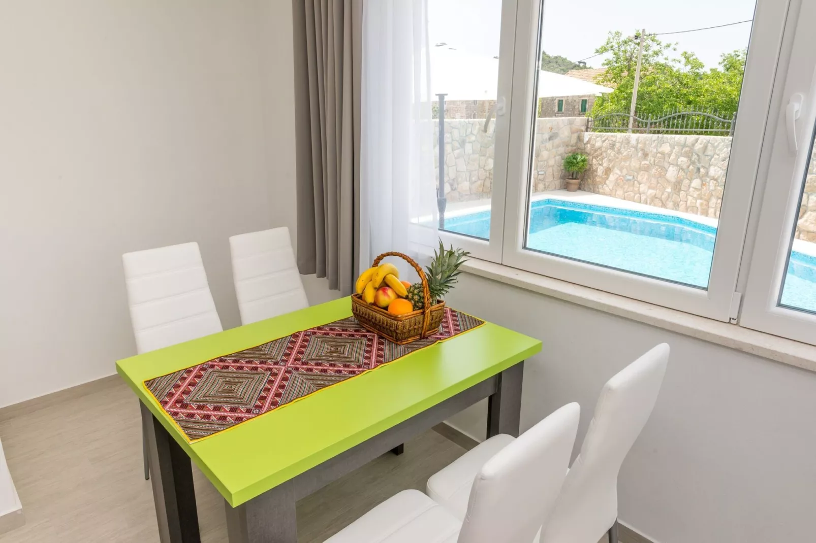Villa Kabalero - Four-Bedroom Villa with Private Pool-Esszimmer