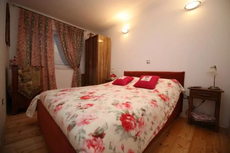 Apartment Ana - Four Bedroom Apartment with Terrace, Sea View and Private Pool-Chambre