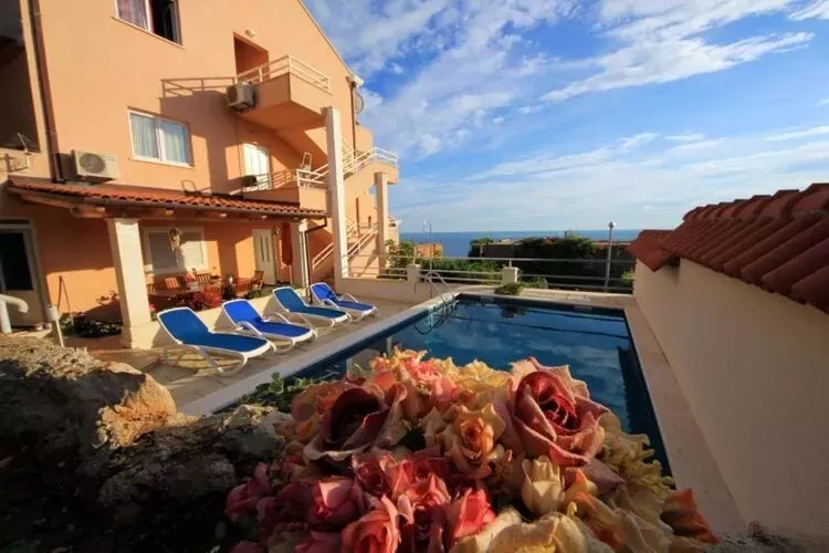 Apartment Ana - Four Bedroom Apartment with Terrace, Sea View and Private Pool-Piscine