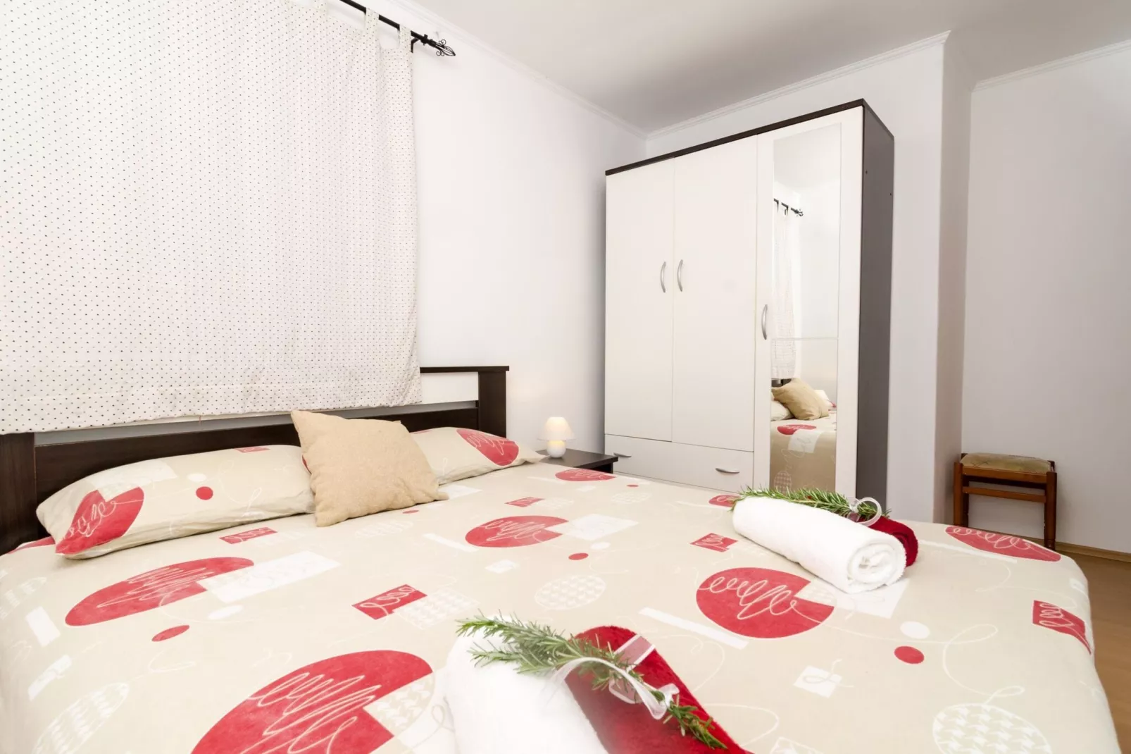 Apartment Giovani - Two Bedroom Apartment with Balcony and Sea View-Bedroom