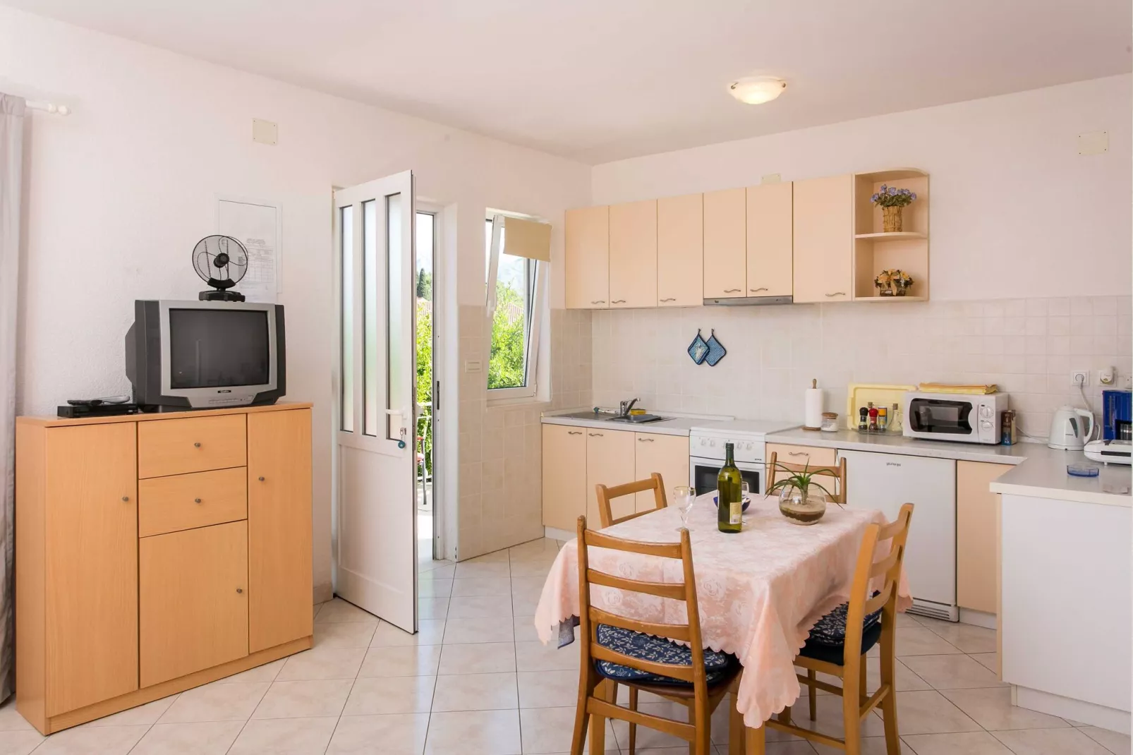 Apartments Miljan Popovic - Studio Apartment with Terrace-Kitchen