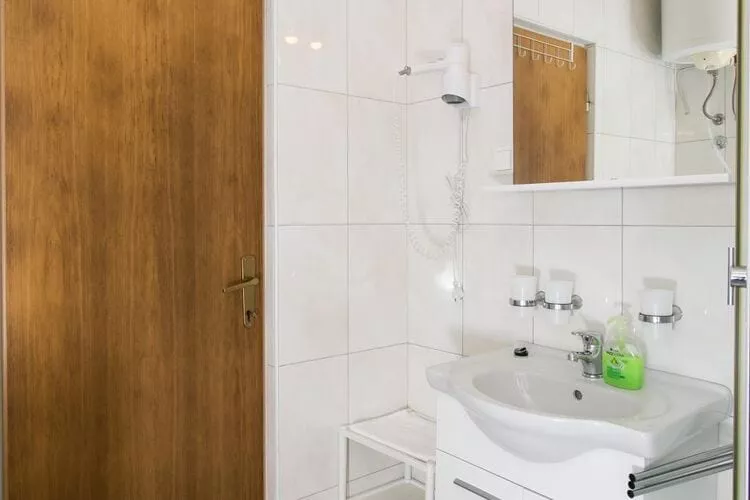 Apartments Miljan Popovic - Studio Apartment with Terrace-Bathroom