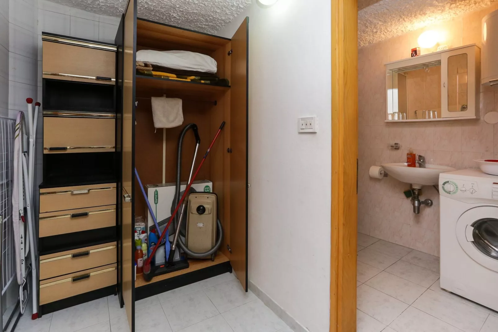 Lapad View Apartments - Duplex Economy Two Bedroom Apartment with Terrace-Bathroom