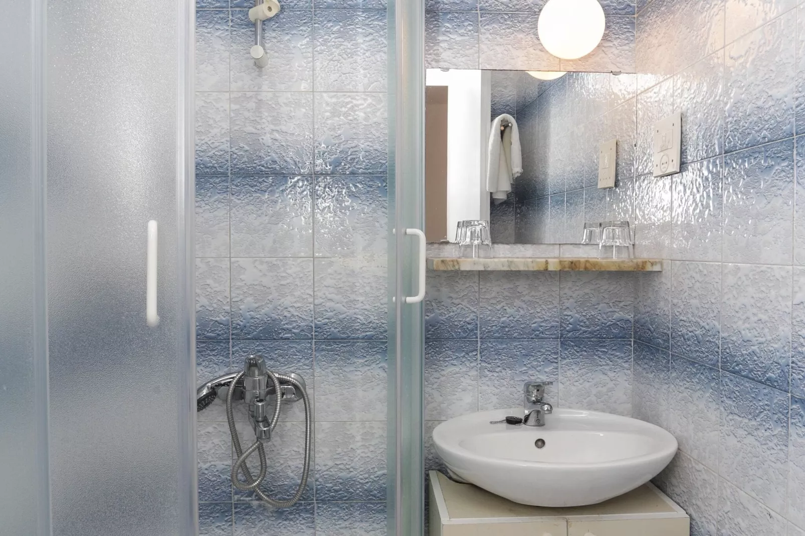 Lapad View Apartments - Studio Apartment with Balcony and Sea View-Bathroom