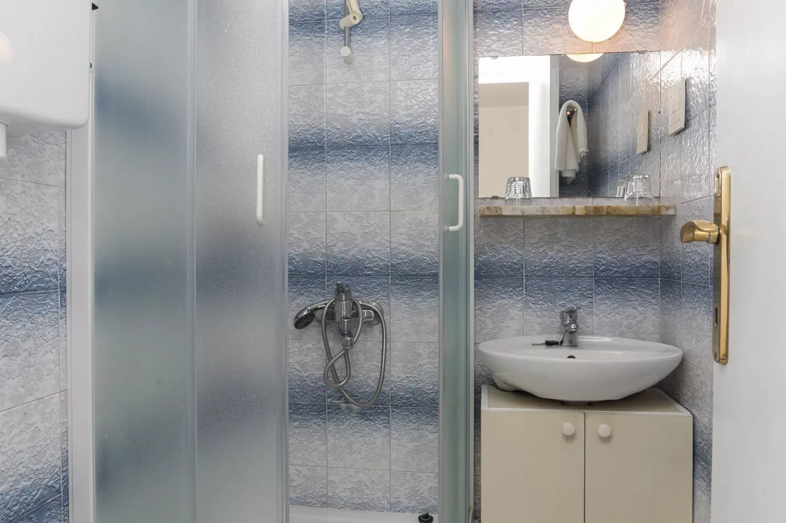 Lapad View Apartments - Studio Apartment with Balcony and Sea View-Bathroom