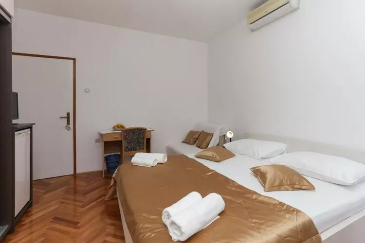 Lapad View Apartments - Studio Apartment with Balcony and Sea View-Indoor