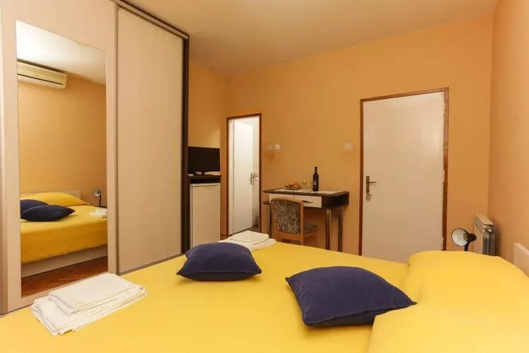 Lapad View Apartments - Double Room with Balcony and Sea View-Indoor