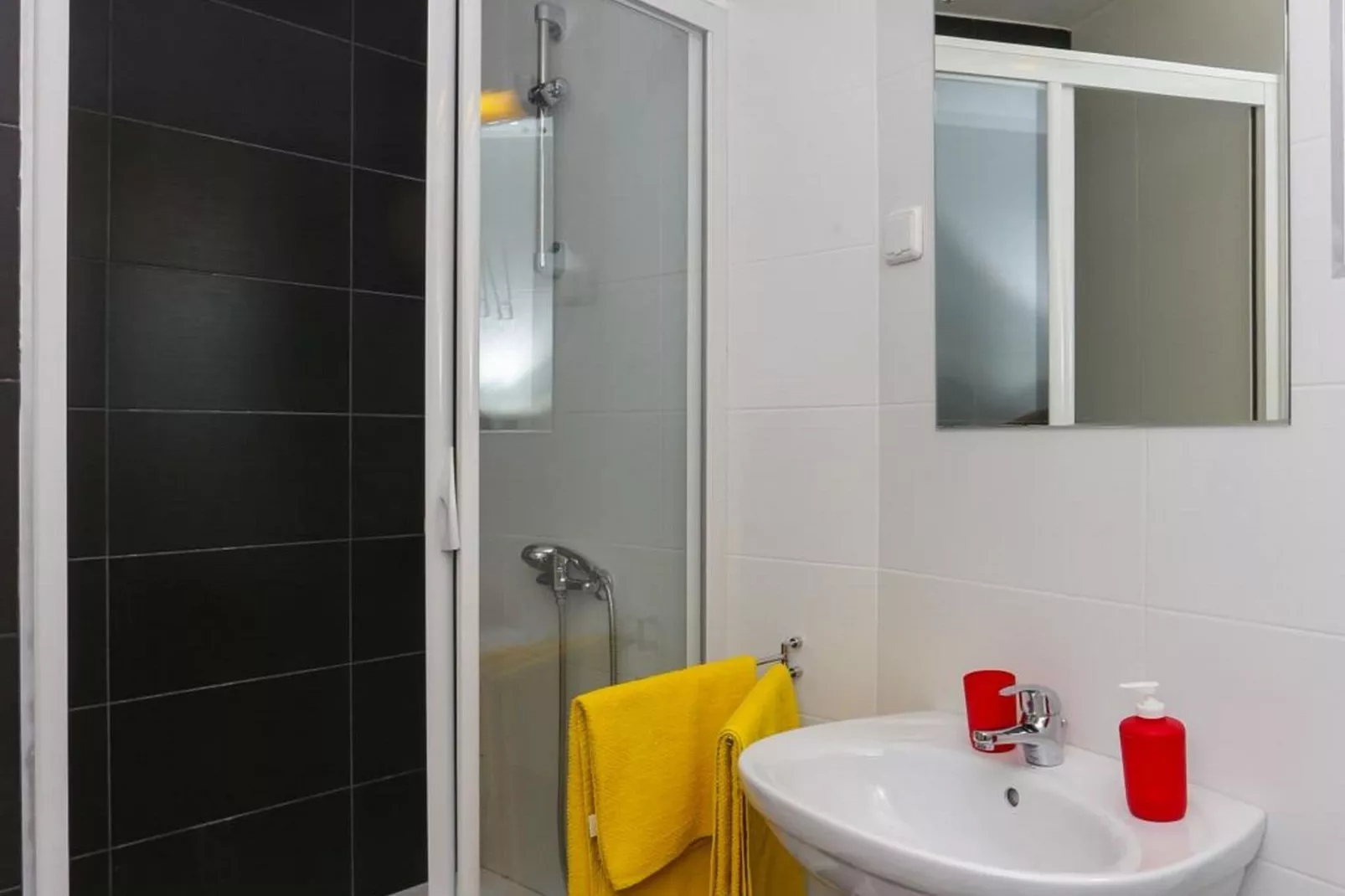 Apartments Sisic - One Bedroom Apartment with Terrace-Bathroom