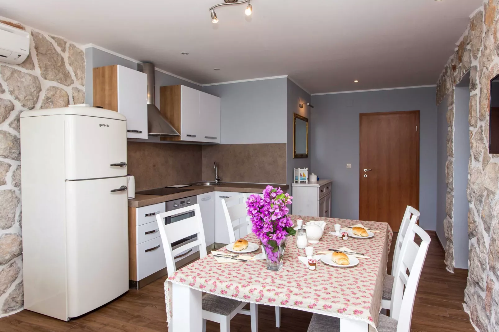 Villa Mirjana - One Bedroom Apartment with Terrace and Sea View (Palma)-Esszimmer